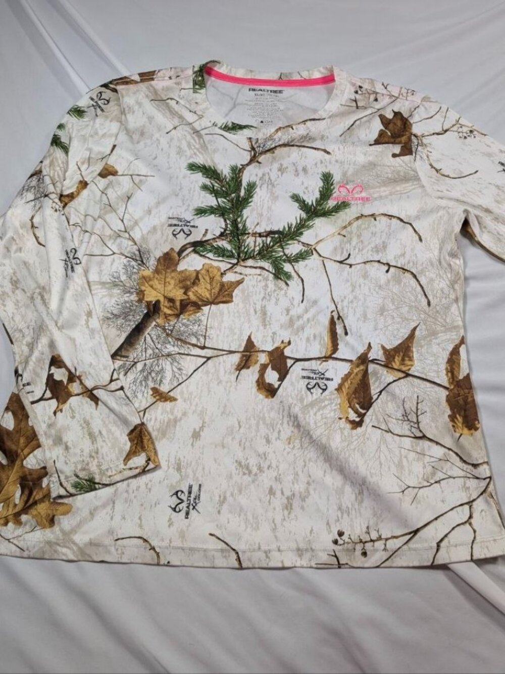 Realtree Women's White and Khaki Shirt